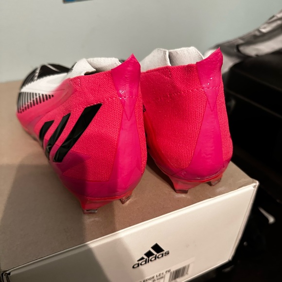 ADIDAS PREDATOR CLEATS WHITE AND PINK SIZE 8.5 - Picture 3 of 7